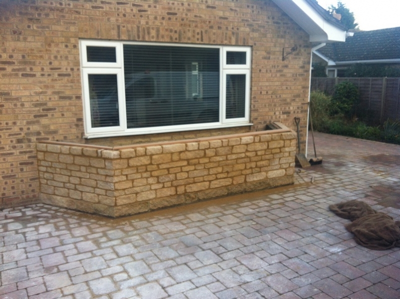 stone-bay-window-1051